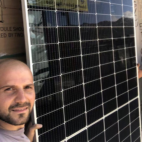黎巴嫩批发商购买了40HQ集装箱太阳能电池板