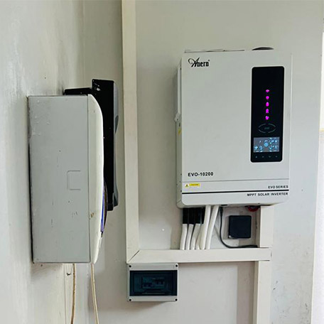 乌干达家用10.2kW离网太阳能系统，带堆叠式储能装置